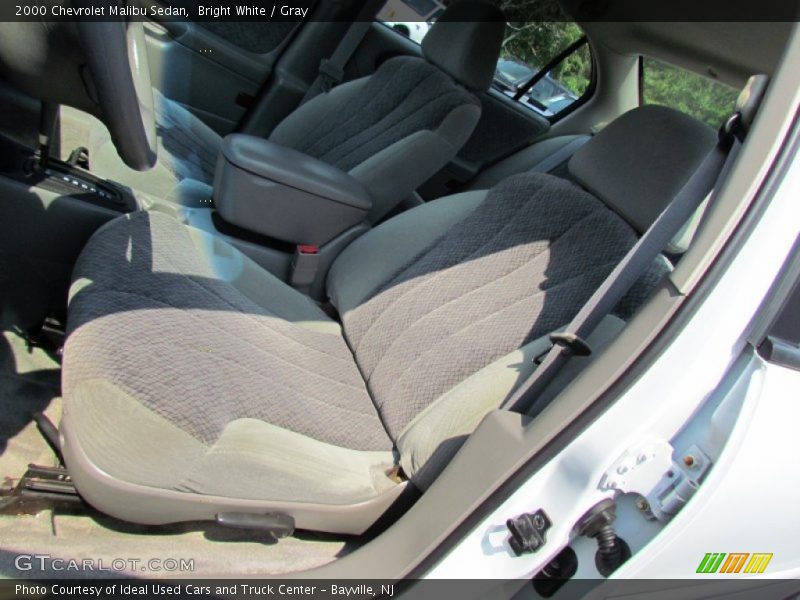 Bright White / Gray 2000 Chevrolet Malibu Sedan