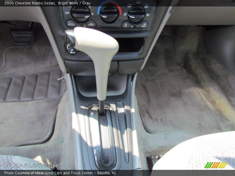 Bright White / Gray 2000 Chevrolet Malibu Sedan