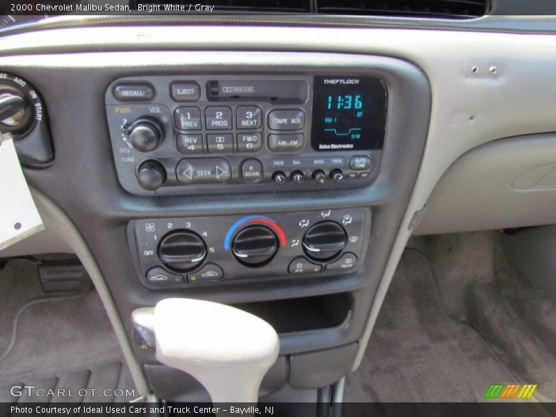 Bright White / Gray 2000 Chevrolet Malibu Sedan