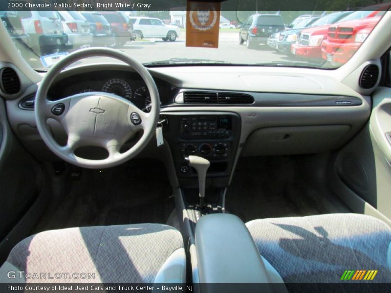 Bright White / Gray 2000 Chevrolet Malibu Sedan