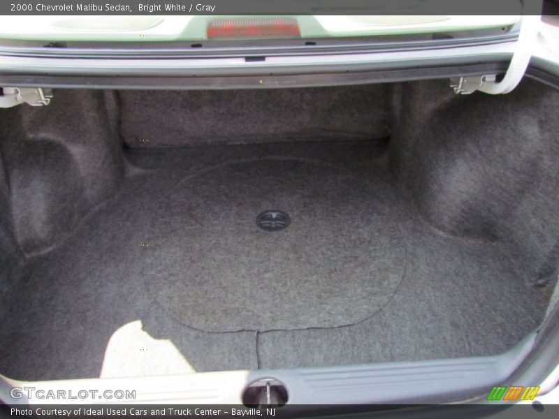 Bright White / Gray 2000 Chevrolet Malibu Sedan