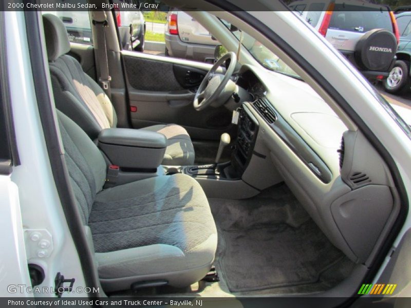 Bright White / Gray 2000 Chevrolet Malibu Sedan