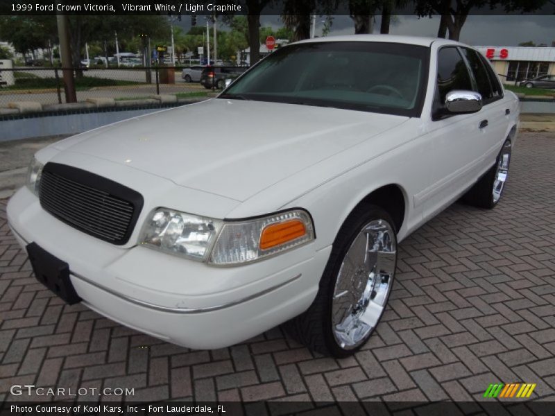Vibrant White / Light Graphite 1999 Ford Crown Victoria