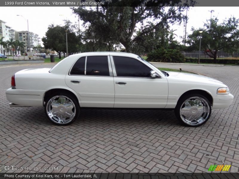 Vibrant White / Light Graphite 1999 Ford Crown Victoria