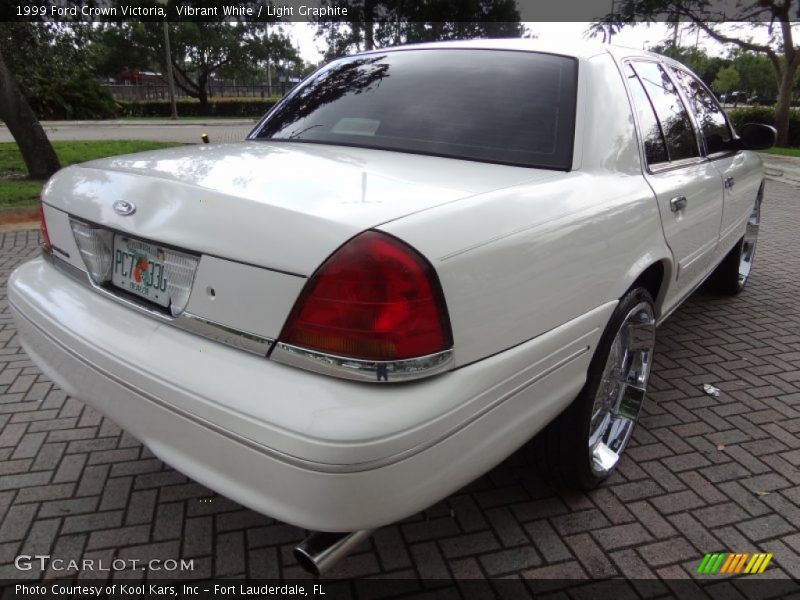 Vibrant White / Light Graphite 1999 Ford Crown Victoria