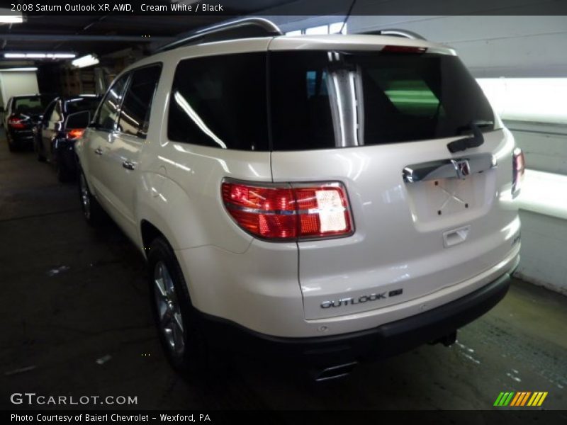 Cream White / Black 2008 Saturn Outlook XR AWD