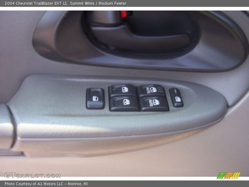 Summit White / Medium Pewter 2004 Chevrolet TrailBlazer EXT LS
