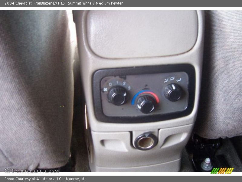 Summit White / Medium Pewter 2004 Chevrolet TrailBlazer EXT LS