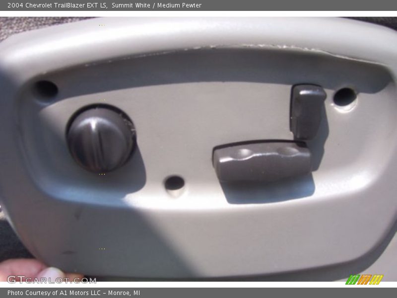 Summit White / Medium Pewter 2004 Chevrolet TrailBlazer EXT LS