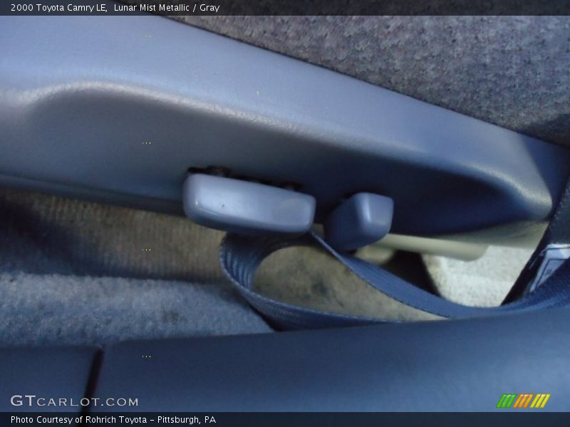 Lunar Mist Metallic / Gray 2000 Toyota Camry LE