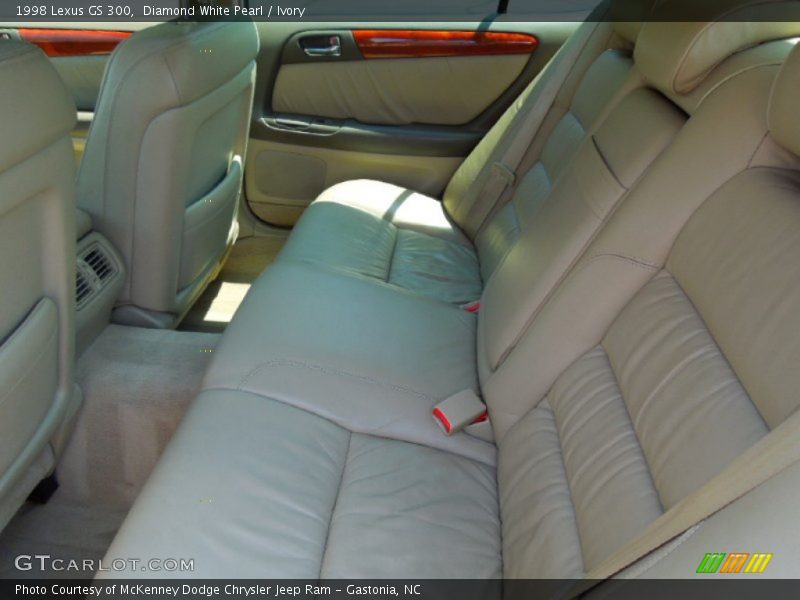 Diamond White Pearl / Ivory 1998 Lexus GS 300