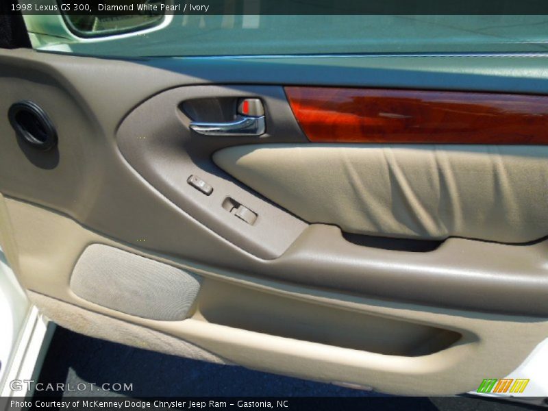 Diamond White Pearl / Ivory 1998 Lexus GS 300
