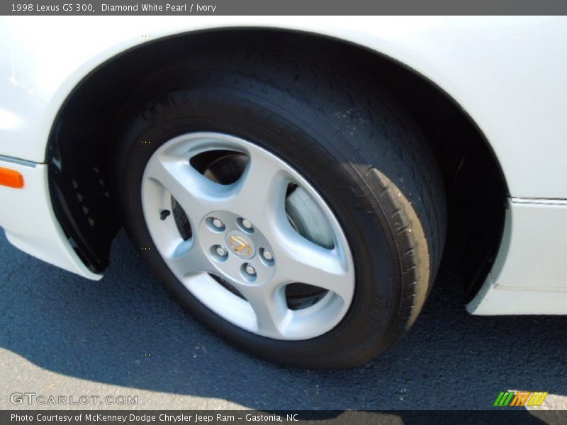 Diamond White Pearl / Ivory 1998 Lexus GS 300