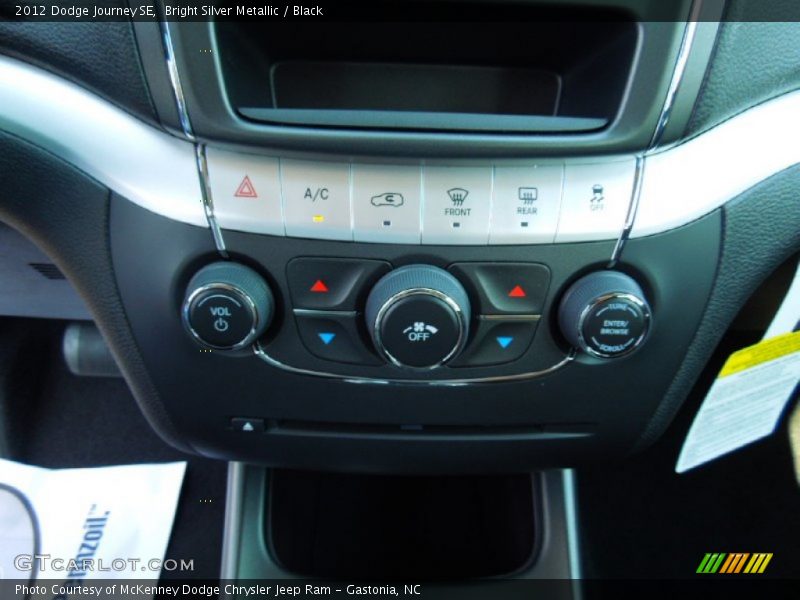 Bright Silver Metallic / Black 2012 Dodge Journey SE
