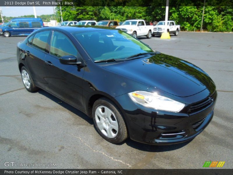 Front 3/4 View of 2013 Dart SE