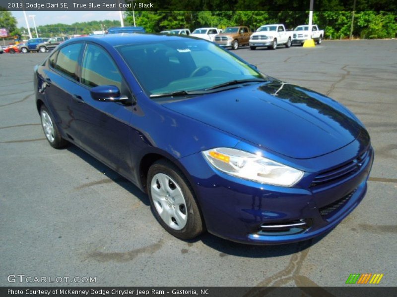 Front 3/4 View of 2013 Dart SE