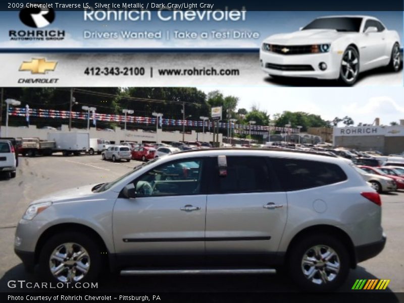 Silver Ice Metallic / Dark Gray/Light Gray 2009 Chevrolet Traverse LS