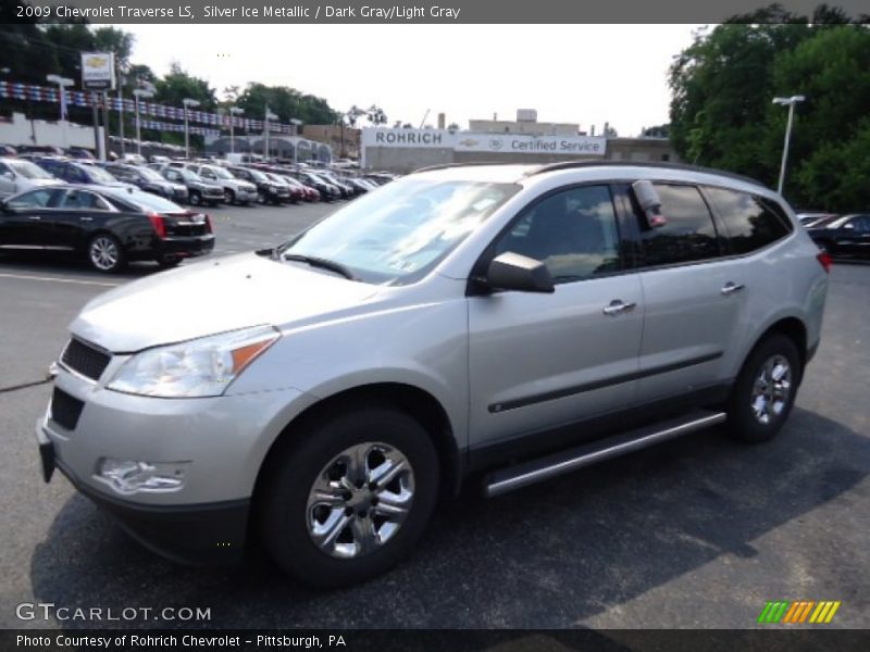 Silver Ice Metallic / Dark Gray/Light Gray 2009 Chevrolet Traverse LS