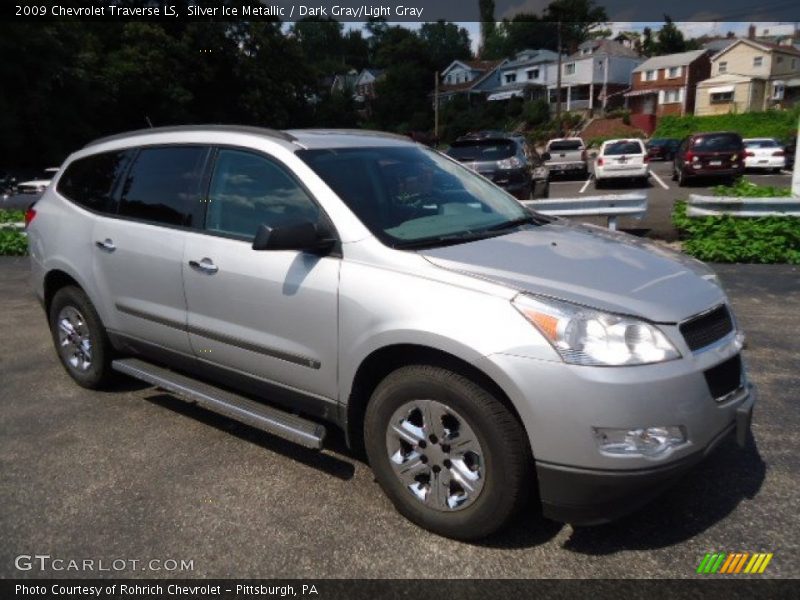 Silver Ice Metallic / Dark Gray/Light Gray 2009 Chevrolet Traverse LS