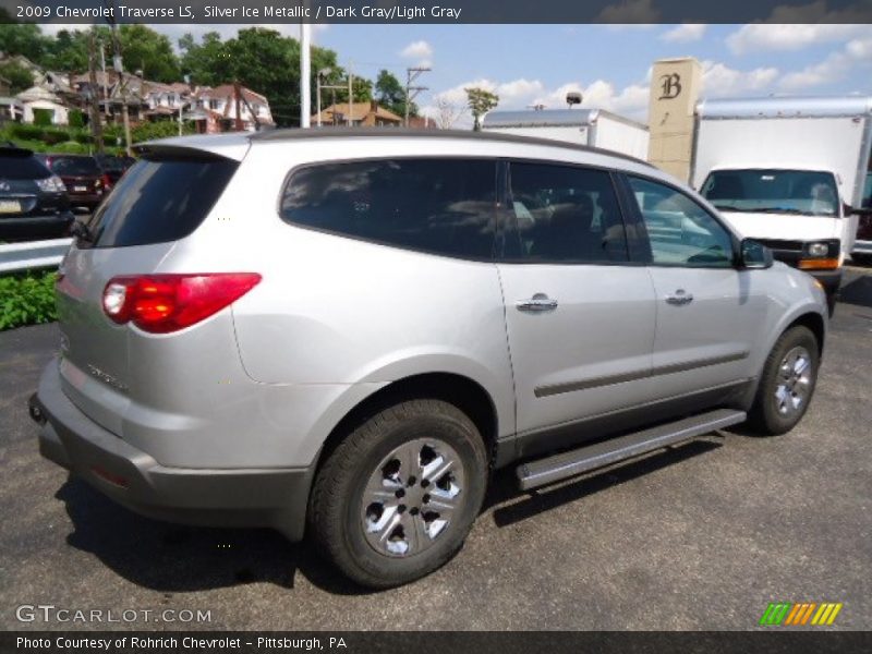 Silver Ice Metallic / Dark Gray/Light Gray 2009 Chevrolet Traverse LS