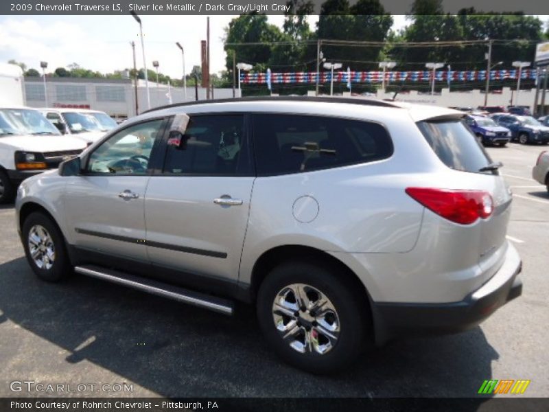 Silver Ice Metallic / Dark Gray/Light Gray 2009 Chevrolet Traverse LS