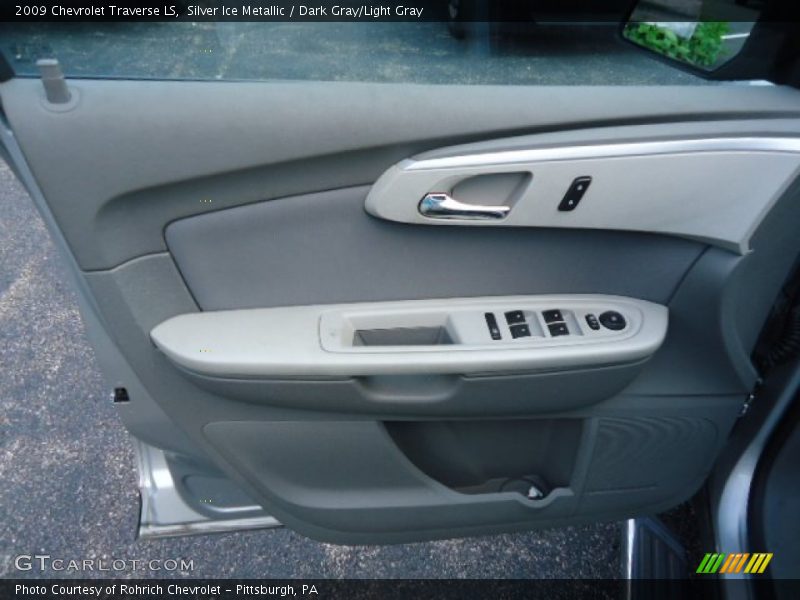 Silver Ice Metallic / Dark Gray/Light Gray 2009 Chevrolet Traverse LS