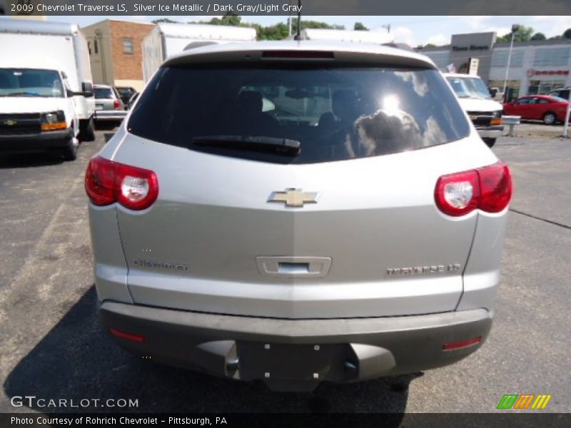 Silver Ice Metallic / Dark Gray/Light Gray 2009 Chevrolet Traverse LS
