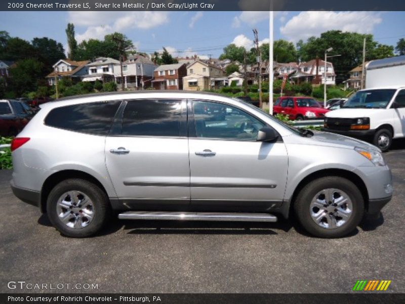 Silver Ice Metallic / Dark Gray/Light Gray 2009 Chevrolet Traverse LS
