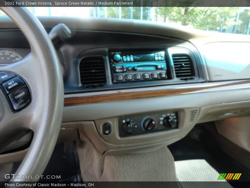 Spruce Green Metallic / Medium Parchment 2002 Ford Crown Victoria