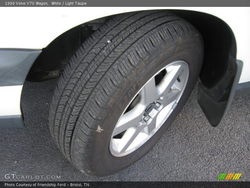 White / Light Taupe 1999 Volvo V70 Wagon