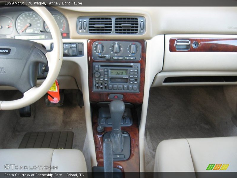 Dashboard of 1999 V70 Wagon