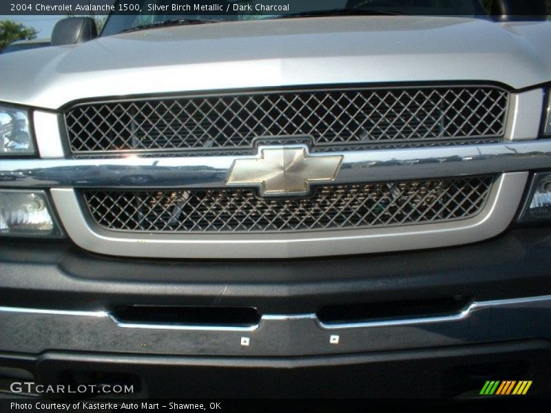 Silver Birch Metallic / Dark Charcoal 2004 Chevrolet Avalanche 1500
