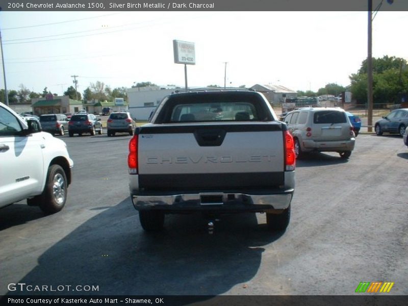 Silver Birch Metallic / Dark Charcoal 2004 Chevrolet Avalanche 1500