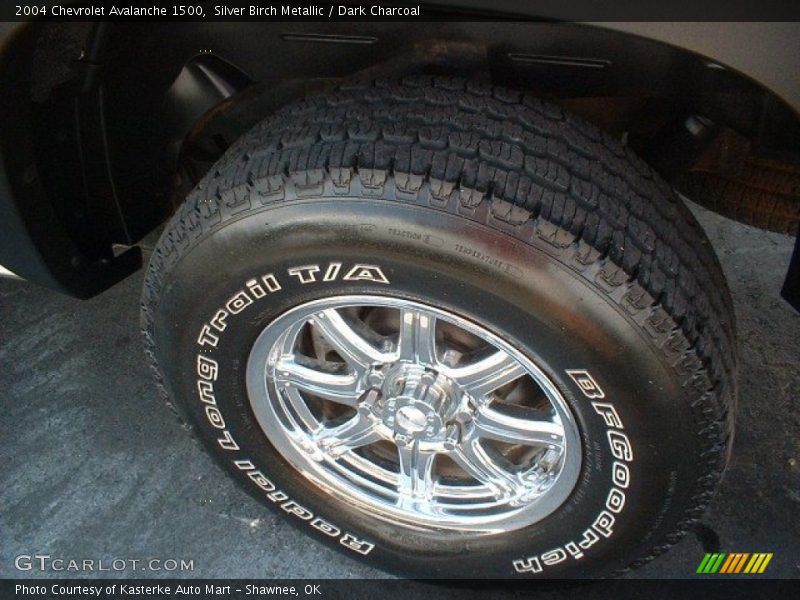 Silver Birch Metallic / Dark Charcoal 2004 Chevrolet Avalanche 1500