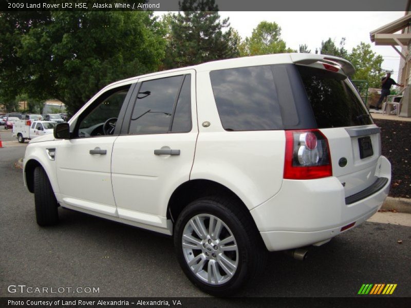 Alaska White / Almond 2009 Land Rover LR2 HSE