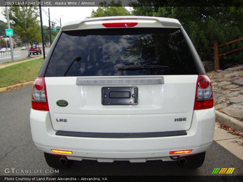 Alaska White / Almond 2009 Land Rover LR2 HSE