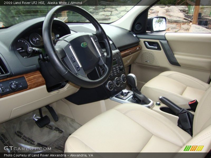 Alaska White / Almond 2009 Land Rover LR2 HSE