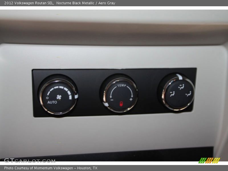 Nocturne Black Metallic / Aero Gray 2012 Volkswagen Routan SEL