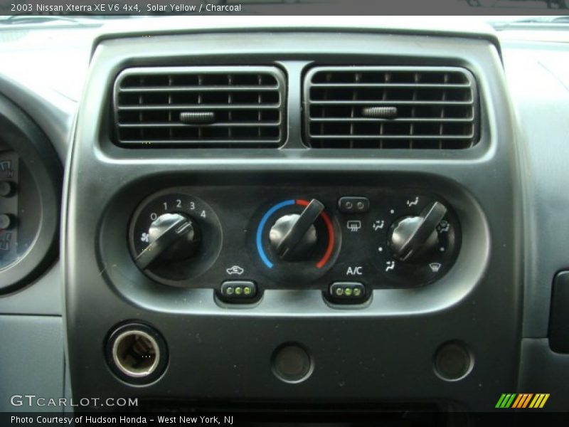 Solar Yellow / Charcoal 2003 Nissan Xterra XE V6 4x4