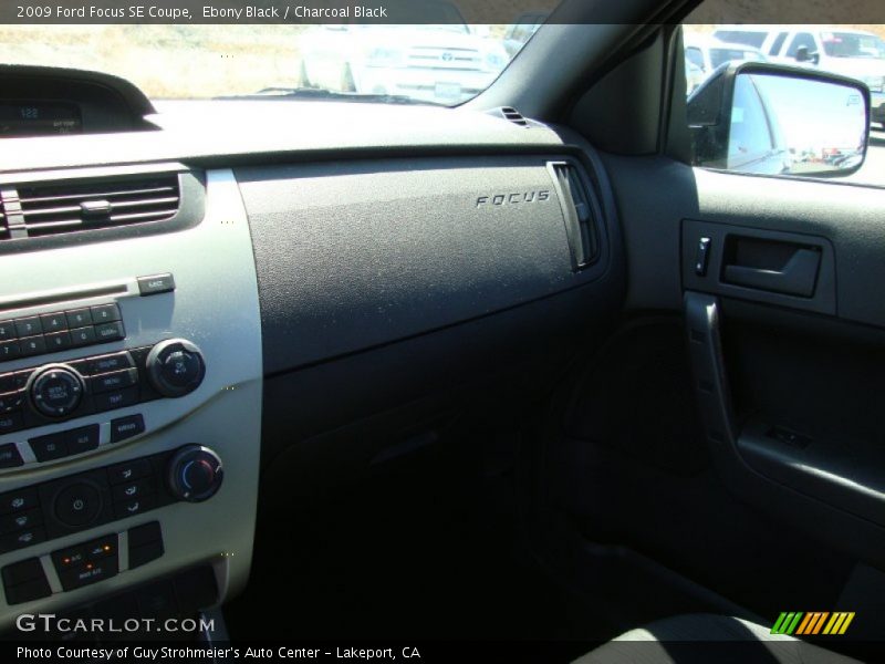 Ebony Black / Charcoal Black 2009 Ford Focus SE Coupe