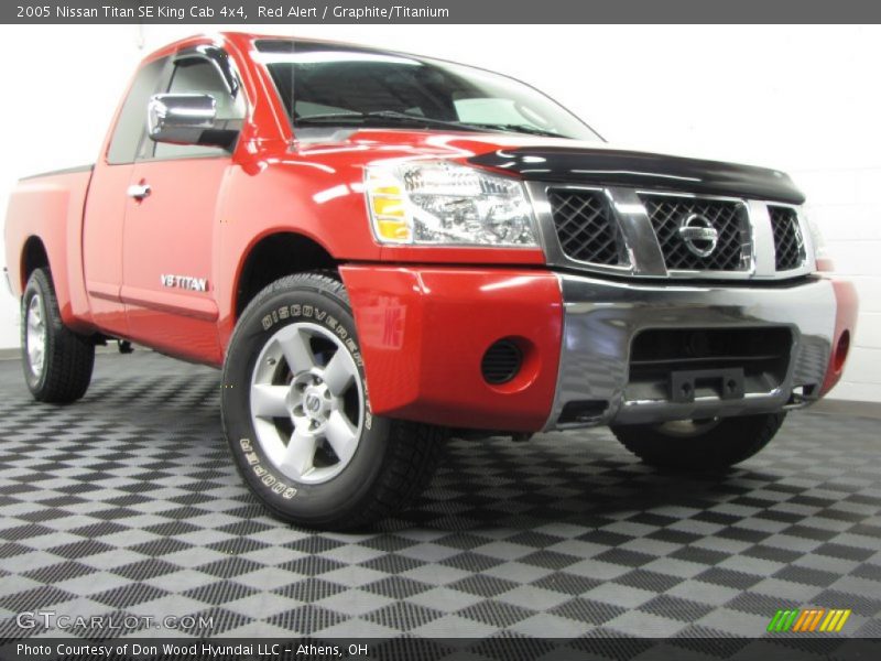 Red Alert / Graphite/Titanium 2005 Nissan Titan SE King Cab 4x4