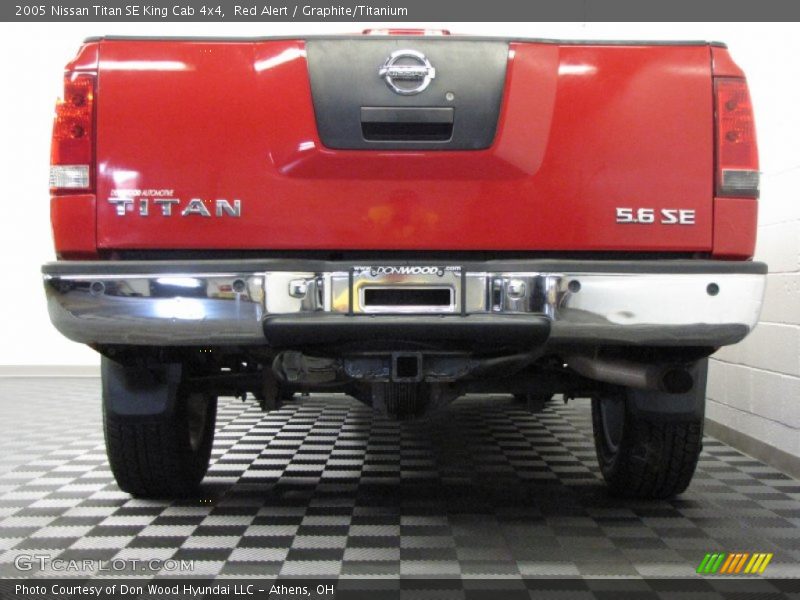 Red Alert / Graphite/Titanium 2005 Nissan Titan SE King Cab 4x4