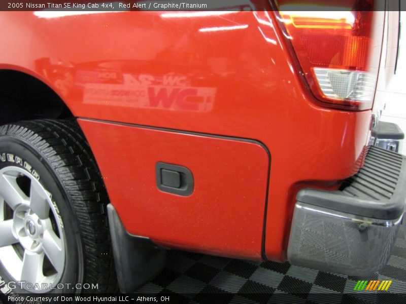 Red Alert / Graphite/Titanium 2005 Nissan Titan SE King Cab 4x4