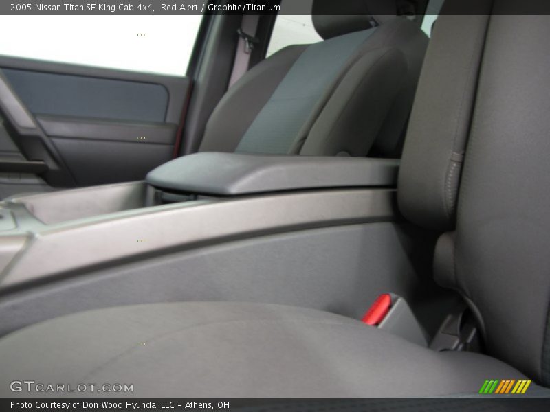 Red Alert / Graphite/Titanium 2005 Nissan Titan SE King Cab 4x4