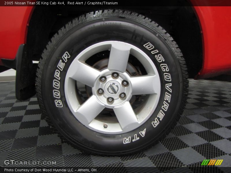 Red Alert / Graphite/Titanium 2005 Nissan Titan SE King Cab 4x4