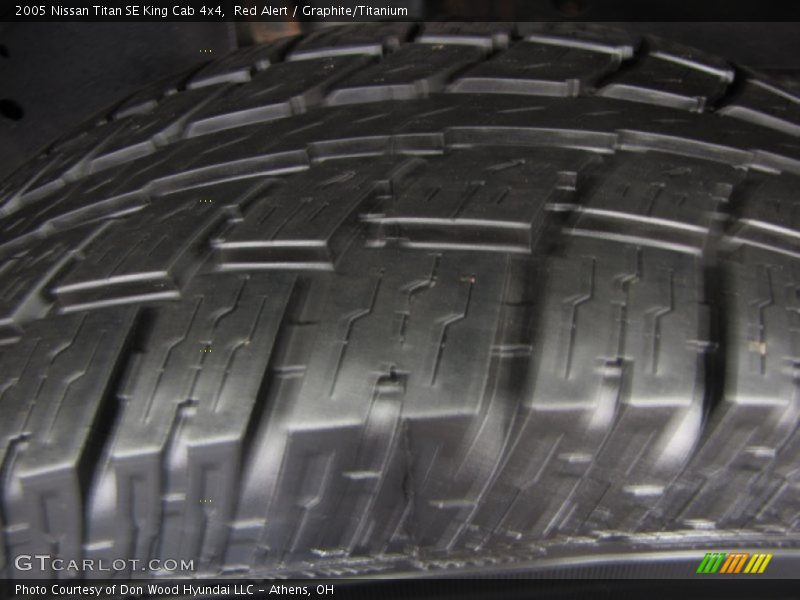 Red Alert / Graphite/Titanium 2005 Nissan Titan SE King Cab 4x4