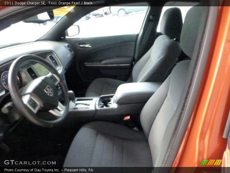 Toxic Orange Pearl / Black 2011 Dodge Charger SE