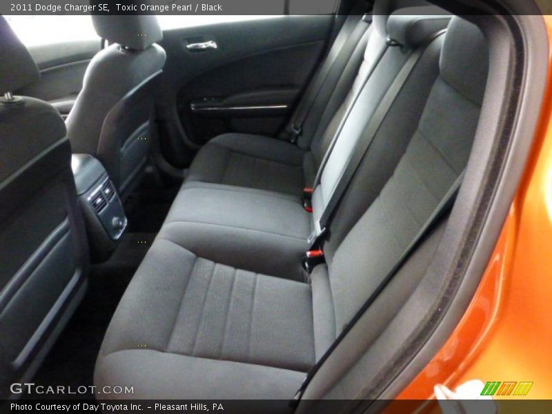 Toxic Orange Pearl / Black 2011 Dodge Charger SE