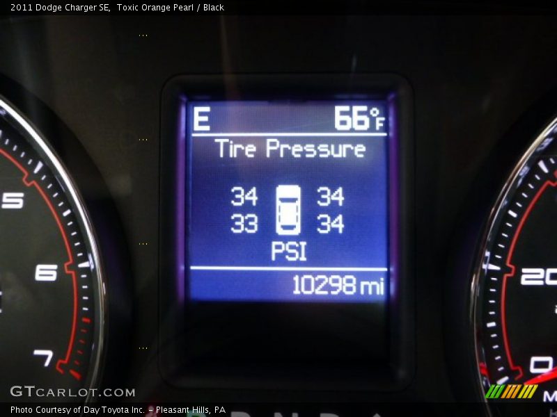 Toxic Orange Pearl / Black 2011 Dodge Charger SE