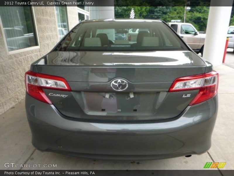 Cypress Green Pearl / Ivory 2012 Toyota Camry LE